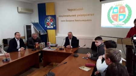 «Українці ще не мали достойного президента», – письменник Яворівський у Черкасах
