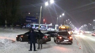 У Черкасах зіштовхнулись два легковики