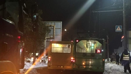 У Черкасах зіткнулися маршрутка з тролейбусом (фото)