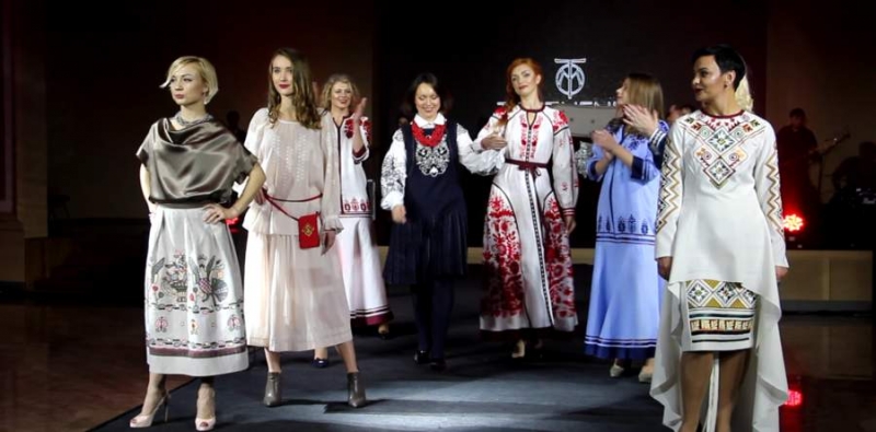 Вбрання від черкаських дизайнерів продемонстрували на показі “Українські амазонки” (відео)