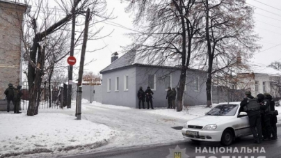 У Черкасах поліція затримувала «зловмисників» та рятувала «заручників» (фото)