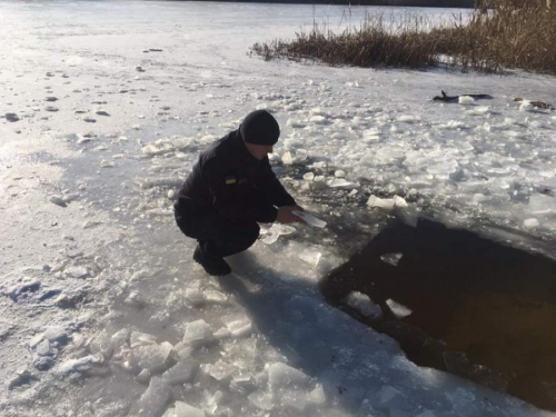 Черкаських рибалок просять бути обережними на льоду