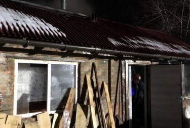 На Черкащині через несправну піч загорівся сарай (фото)