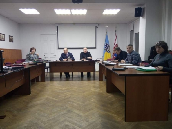 На позачерговій сесії черкаські депутати розглянули кілька питань та ледь уникли бійки (відео)