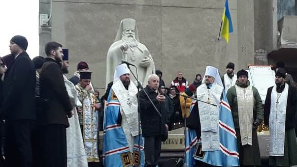 Онук Першого митрополита Київського прийшов на відкриття пам’ятника діду у Черкасах (відео)
