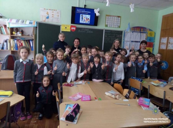 У черкаських школах працює проект “Шкільний офіцер поліції”