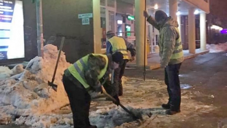 Міський голова наголосив комунальникам, які місця в першу чергу мають бути розчищені від снігу та льоду