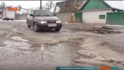 “Прославилися”: дорогу на Черкащині назвали на всю Україну такою, що наводить жах на автомобілістів (відео)