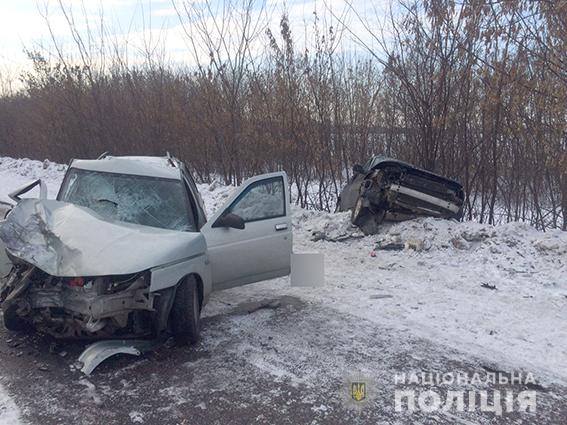 У фатальній ДТП під Черкасами загинула людина, ще четверо травмовані (фото)