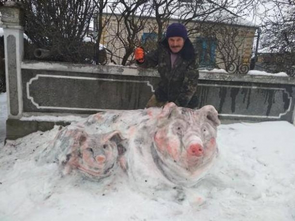 Черкащанин виготовляє велетенські скульптури зі снігу (фото)