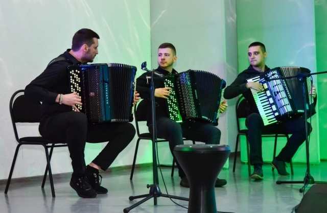 В Умані дали концерт «сербські зірки»