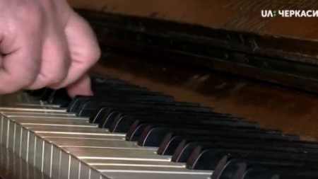 Черкаському музею подарували старовинне рідкісне піаніно (відео)