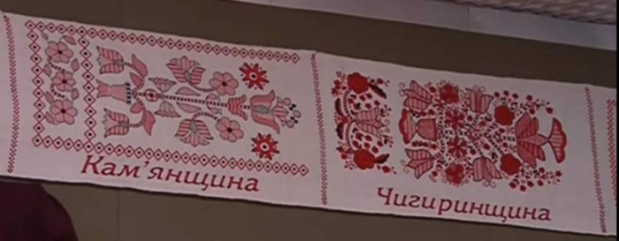 У Черкасах презентували найдовший в області вишиваний рушник (відео)