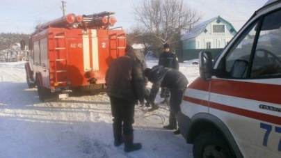 За добу черкаські рятувальники 25 разів надавали допомогу заручникам негоди
