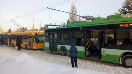 Сьогодні в одному з районів Черкас зупинилися тролейбуси (фотофакт)