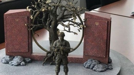 Анатолій Бондаренко показав макет меморіалу АТОвцям (фото)