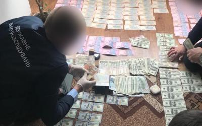 Затримали черкаського поліцейського, який вимагав хабаря за “відмазування” від смертельної ДТП