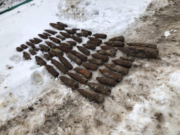 Шість десятків вибухових предметів знайшли у селі на Монастирищині (фото)