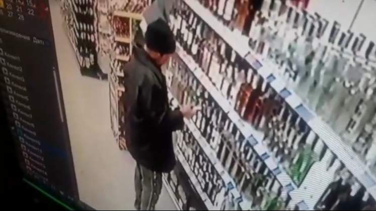 Скупився, але не заплатив: на Черкащині затримали магазинного крадія (відео)