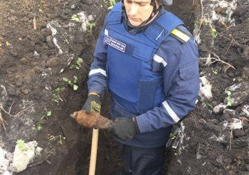 У Черкасах на території приватного будинку знайшли міну (фото)