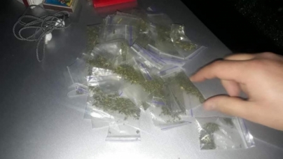 На Черкащині у двох молодиків поліцейські вилучили 48 пакетиків з наркотиками