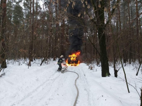 На Черкащині під час руху загорівся автомобіль (фото, відео)