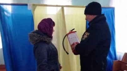 Черкаські рятувальники розпочали роботу по забезпеченню безпеки на виборчих дільницях (відео)