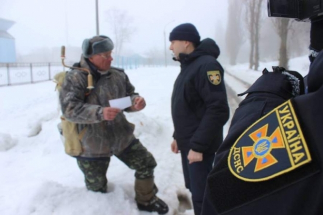 Черкаські рятувальники нагадують правила поведінки під час перебування на кризі