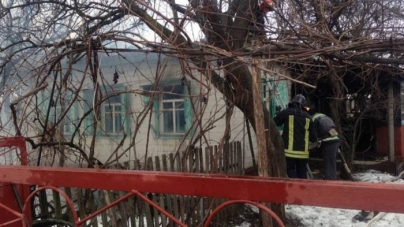На Черкащині ліквідовували пожежу в будинку