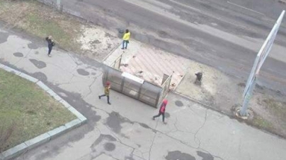 Директор комунального підприємства отримав догану за зупинки, які впали