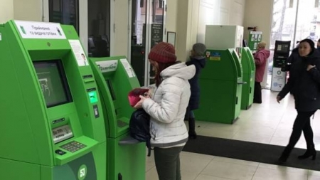 У Черкасах встановили банкомати, які приймають пачки купюр