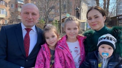 Анатолій Бондаренко проголосував на дільниці разом з сім`єю