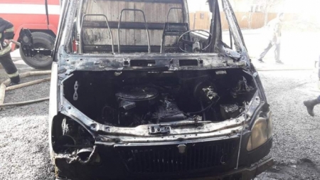 В Умані через необережність згорів мікроавтобус (фото)