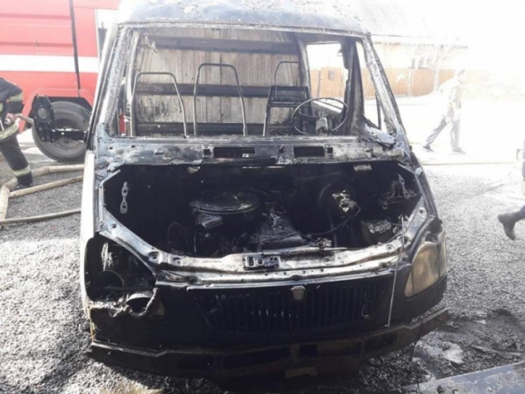 В Умані через необережність згорів мікроавтобус (фото)