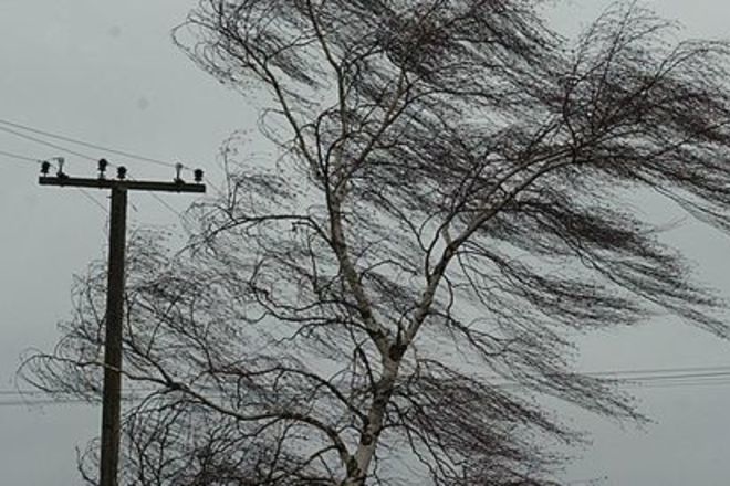 Через сильний вітер частково знеструмлені населені пункти області та деякі райони Черкас