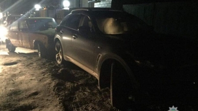 У Черкасах п’яний водій розбив власне авто і пошкодив ще два (фото)