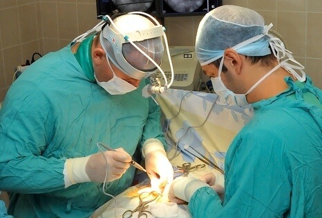Нова методика у кардіоцентрі: лікарі під час операції зупинили серце пацієнту