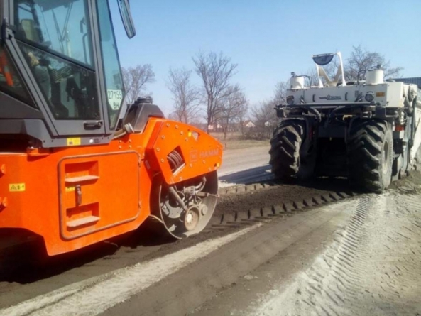 Триває ремонт дороги біля села Геронимівка