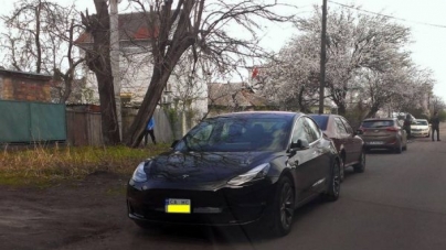 Черкасами курсує нова модель авто “Tesla” (фото)