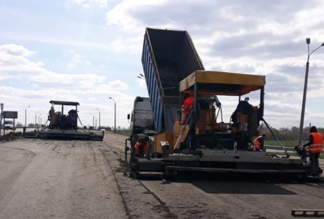 У Жашківському районі ремонтують автодорогу міжнародного значення