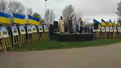 У Черкасах ушановують загиблих учасників АТО/ООС (відео)