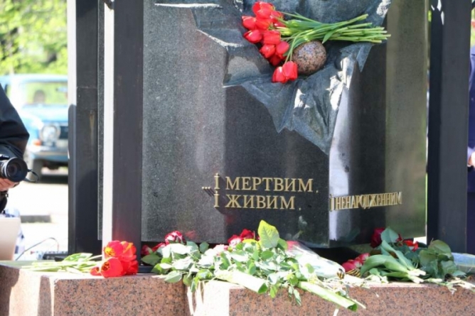 У Черкасах відбулися урочистості до Дня пам’яті Чорнобильської трагедії (фото)