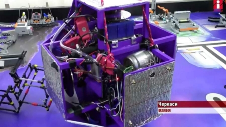 Юні винахідники з Черкас створили дрона, який може працювати у відкритому космосі (відео)