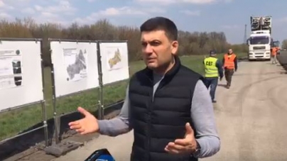Гройсман подивився, як ремонтують дорогу на Черкащині (відео)