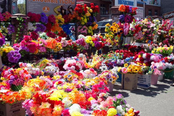 В Умані планують заборонити продаж штучних квітів