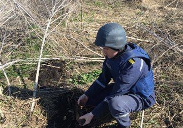 На Черкащині чоловік знайшов мінометну міну у себе на городі