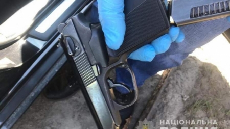 У Черкасах у водія автомобіля виявили пістолет (фото)