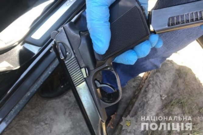 У Черкасах у водія автомобіля виявили пістолет (фото)