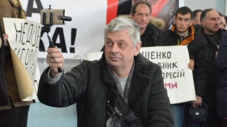 У Черкасах побили відеоблогера Комарова. Він у реанімації