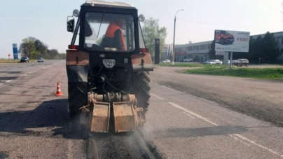 На Черкащині проводять ямковий ремонт доріг